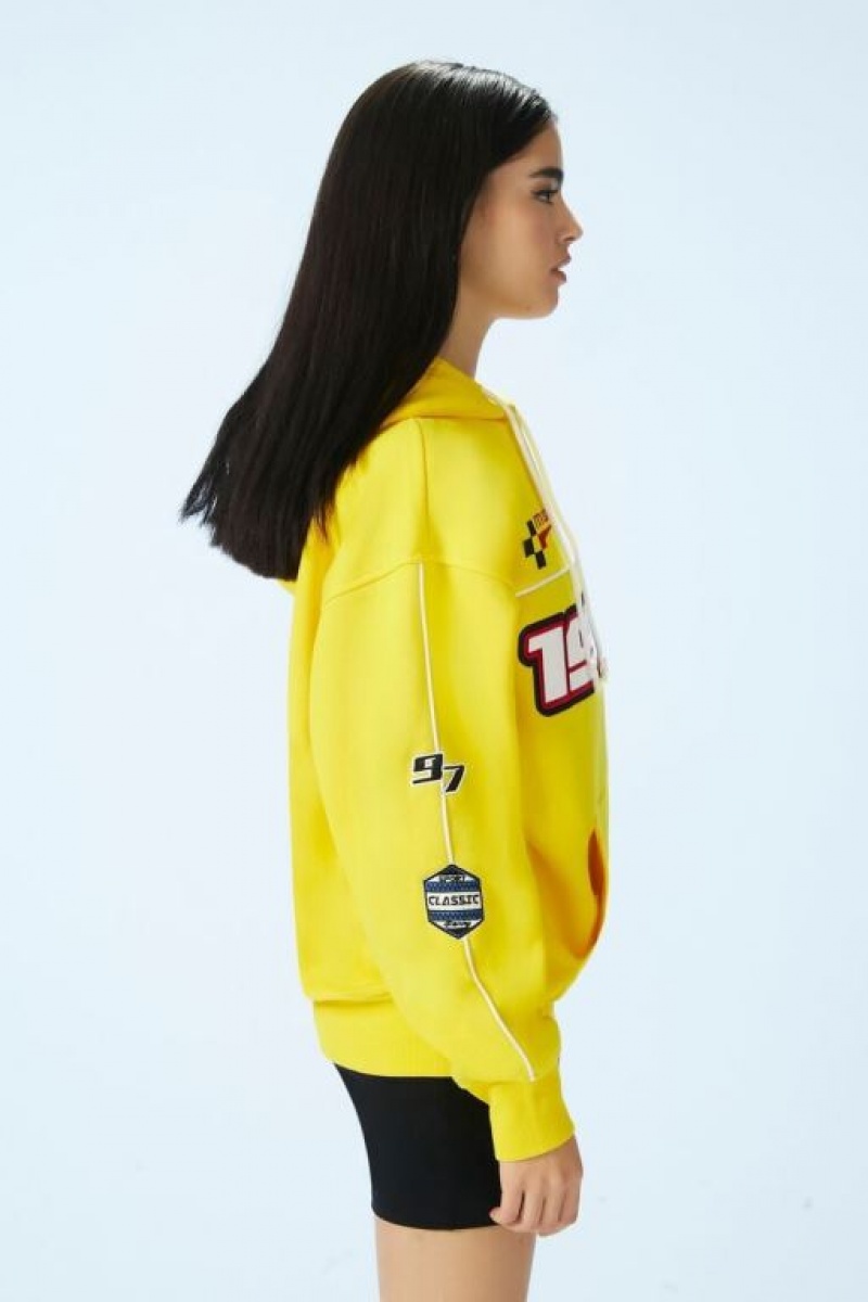 Sudadera con Capucha Forever 21 Embroidered Moto Patch Mujer Amarillo Multicolor | hHtfRKUPV9d